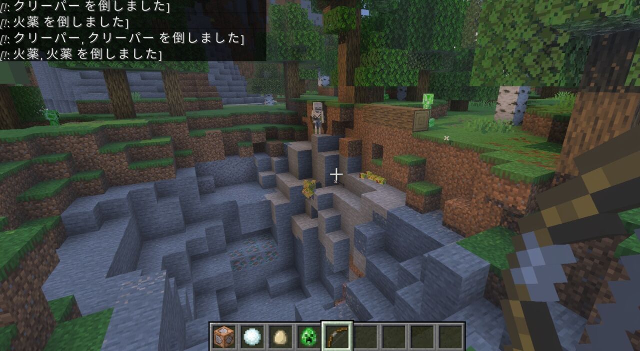 マイクラ統合版で弓矢を使ったスナイパーライフルで敵を倒す様子