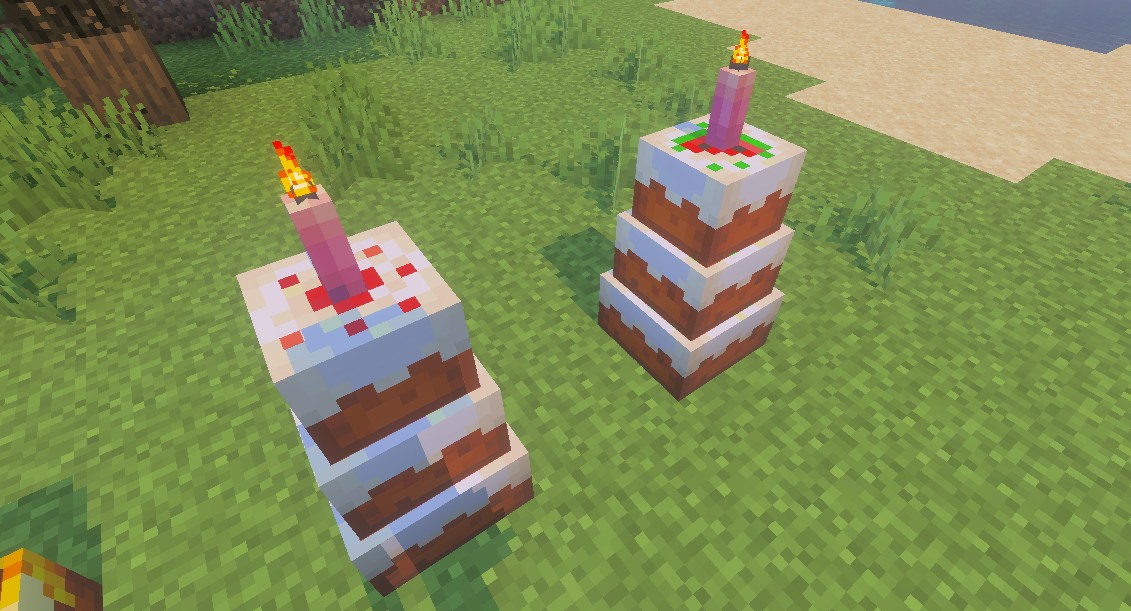More Cakeでケーキを重ねてろうそくを立てた様子